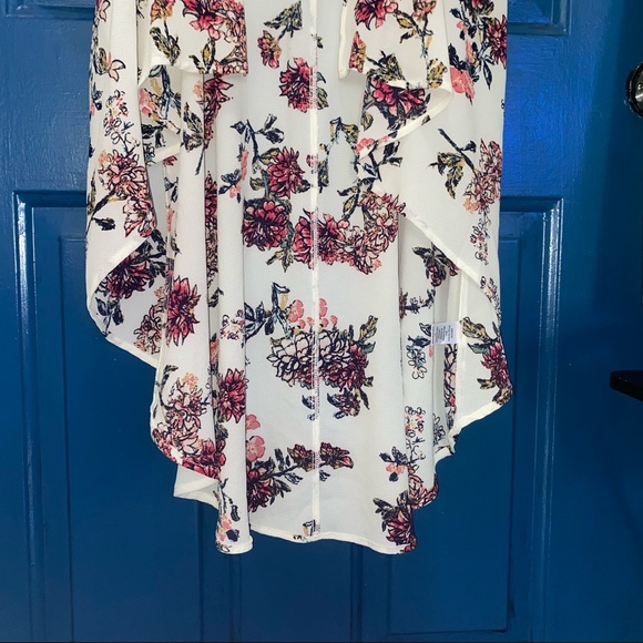 Small High-Low Floral Cardigan with a Lace Back and Shoulder Cut-Outs - Picture 5 of 6